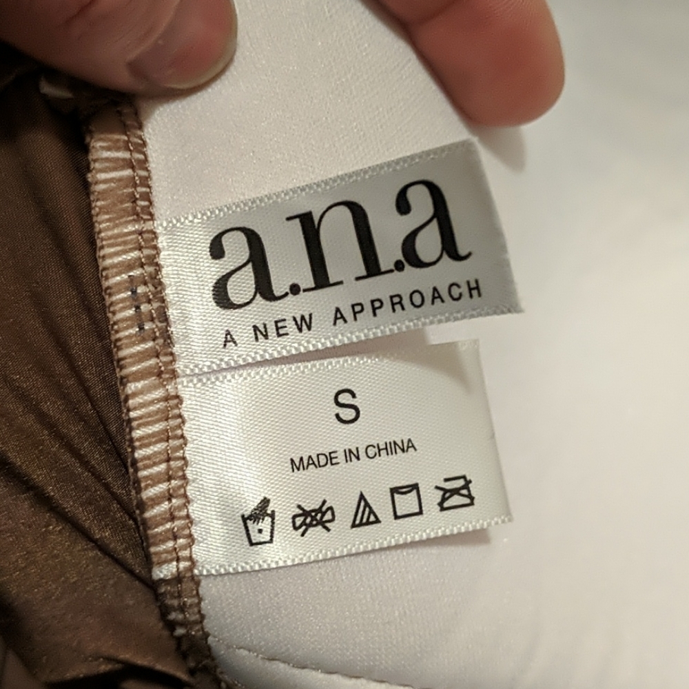 A.N.A padded tank top - Picture 7 of 8